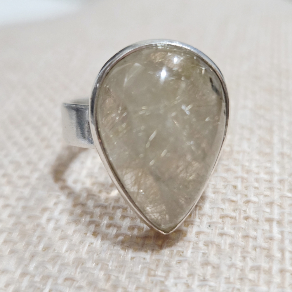 Elegant Silver Ring With Translucent Included Qua… - image 2